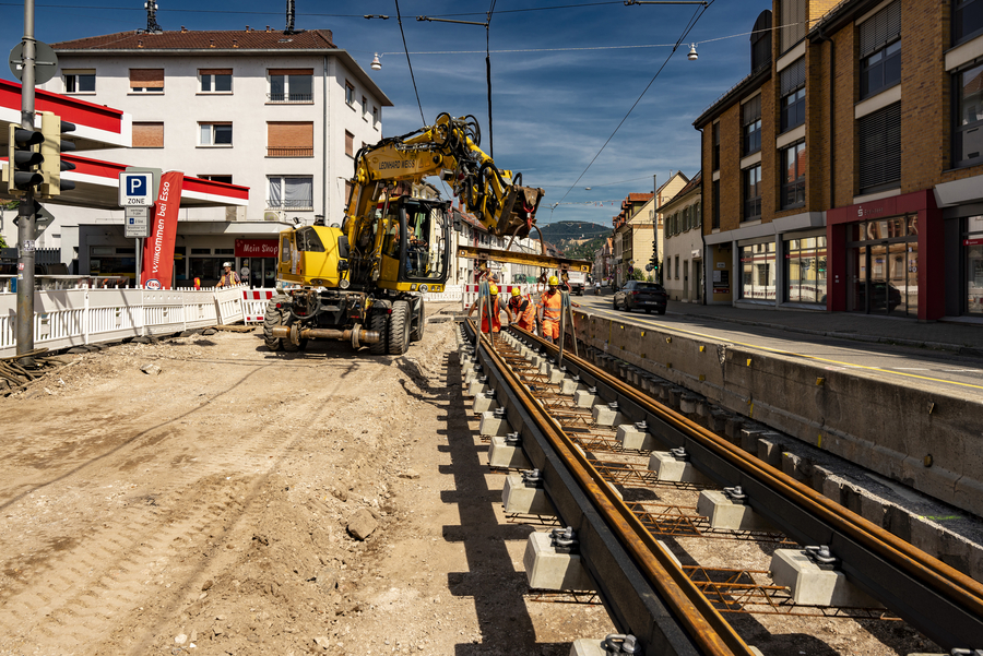 Im Bauprojekt "Neugestaltung der Dossenheimer Landstraße" werden aktuell neue Gleise gebaut.